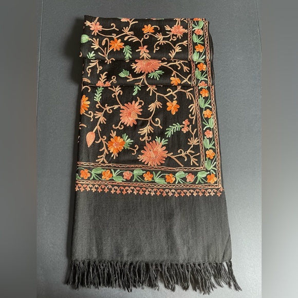 Cashmere Shawl / Scarf - Picture 7 of 7